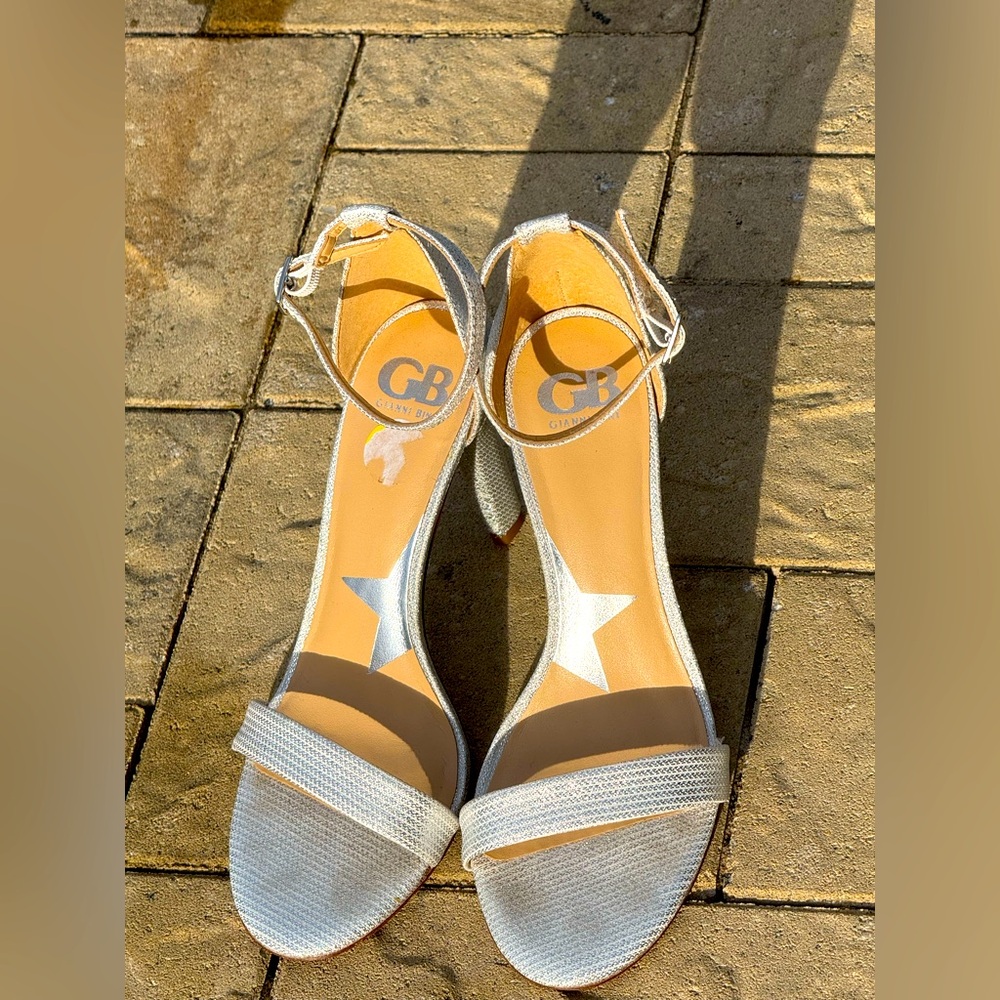 New With Tags Strappy Silver Gianni Bini Stilleto Heel Shoes Size 9 Womens